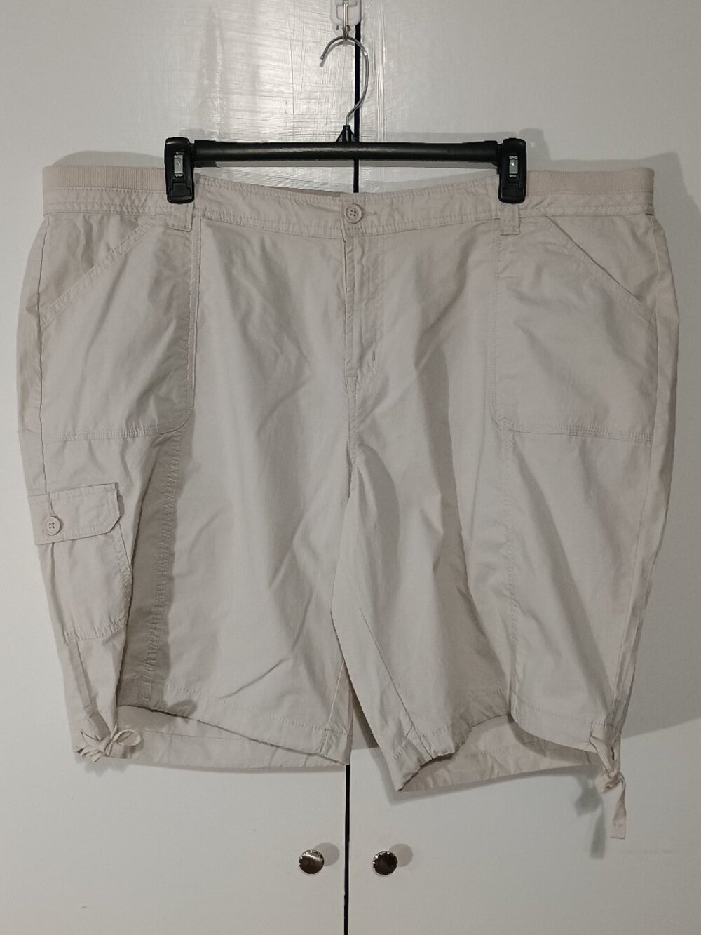 St. John's Bay Women's Plus Size 24W Khaki Cargo Bermuda Shorts Drawstring Hem - Picture 2 of 6